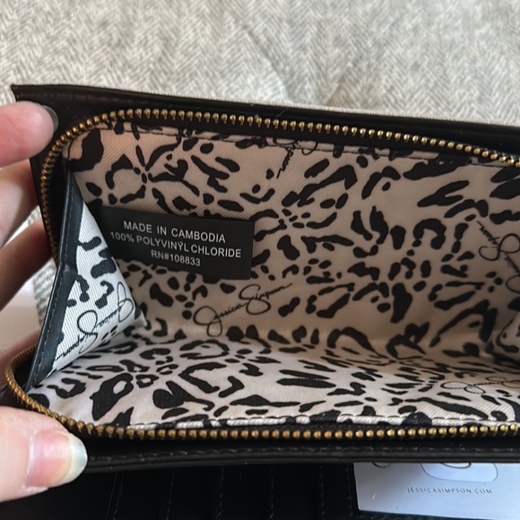 Jessica Simpson- Celina wallet - Picture 4 of 5